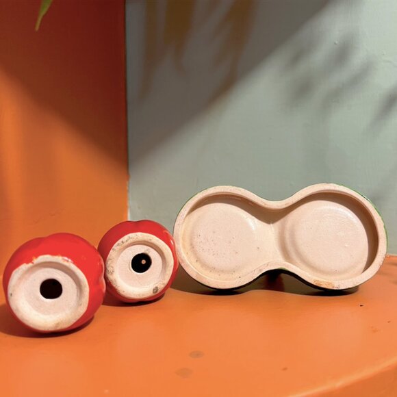 Vintage 40's Japanese Tomato Basket Salt and Pepper Shakers - Picture 6 of 8